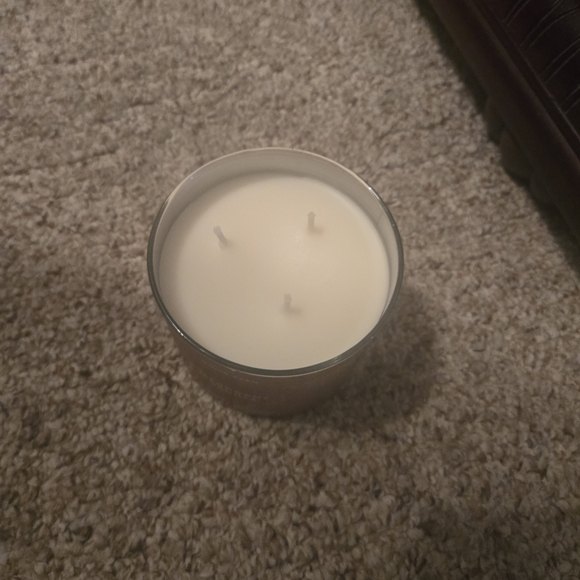 White Barn Mahogany Vanilla Candle - Rich Brown and Elegant Gold - Picture 2 of 2
